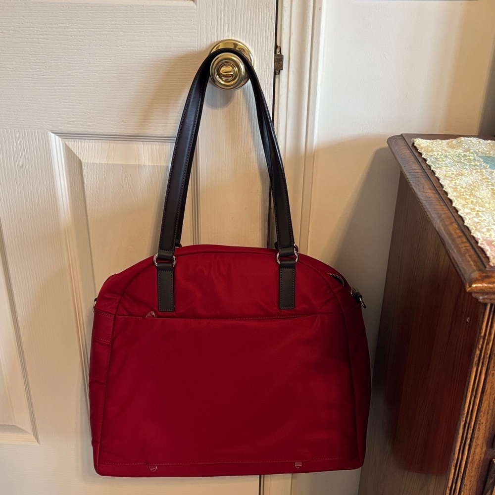 Lo & Son’s OG Shoulder Bag with Black Handles - Picture 2 of 10